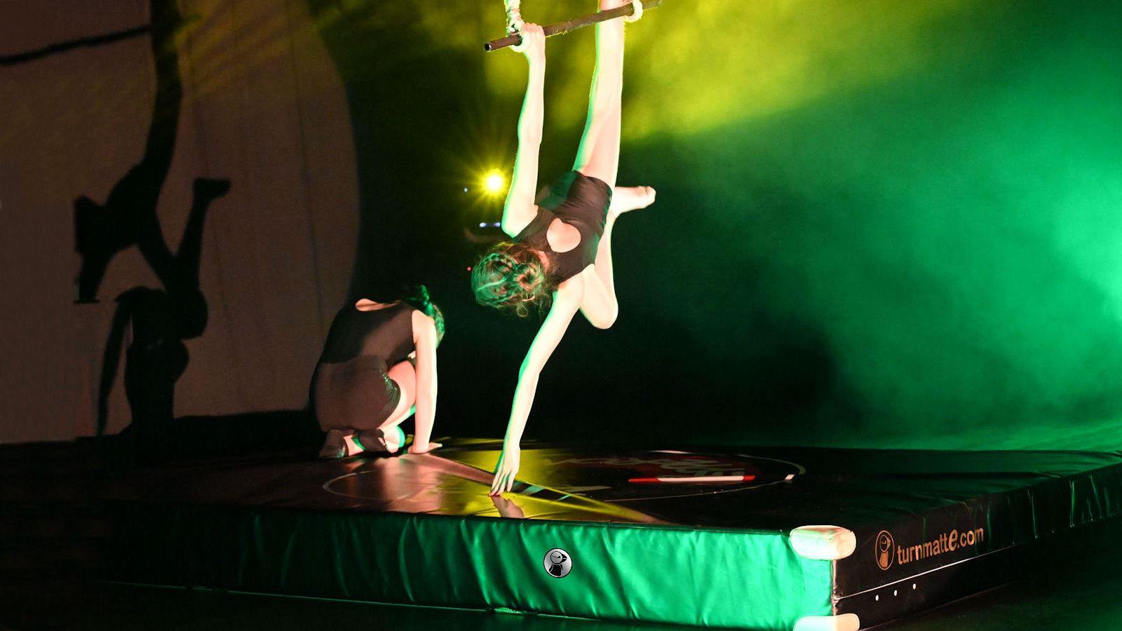 Weichbodenmatten im Kinder Zirkus - Training, Auftritte, Seilakrobatik