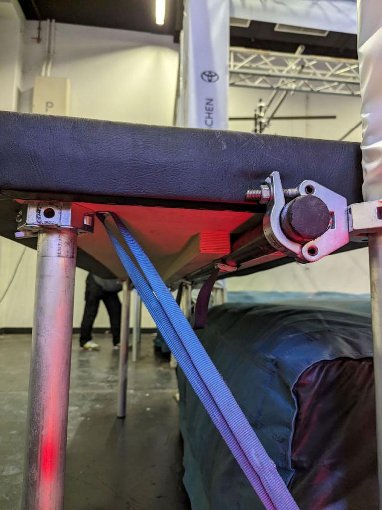 Ninja-Podest-Befestigung - hochwertige und stabile Ninja-Produkte von turnmatte.com