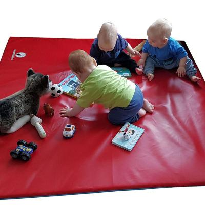 Unsere rote Krabbelmatte mit weichem Kern.