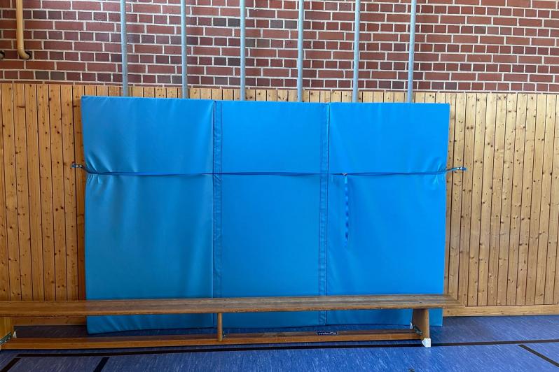 Prallschutzmatte - Abdeckung von Metallstangen - zur Sicherheit bei Sport und Spiel