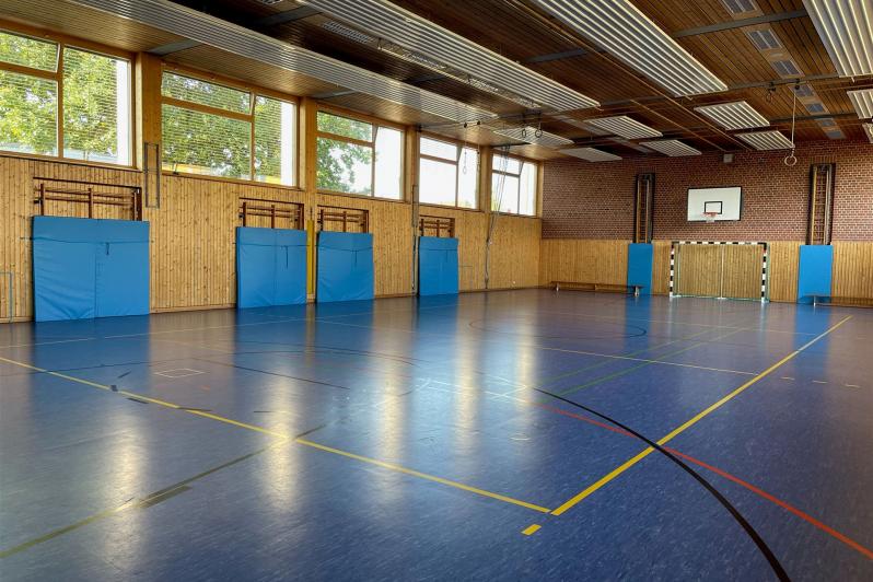 Prallschutzmatten in Sporthalle - zur Sicherheit bei Sport und Spiel