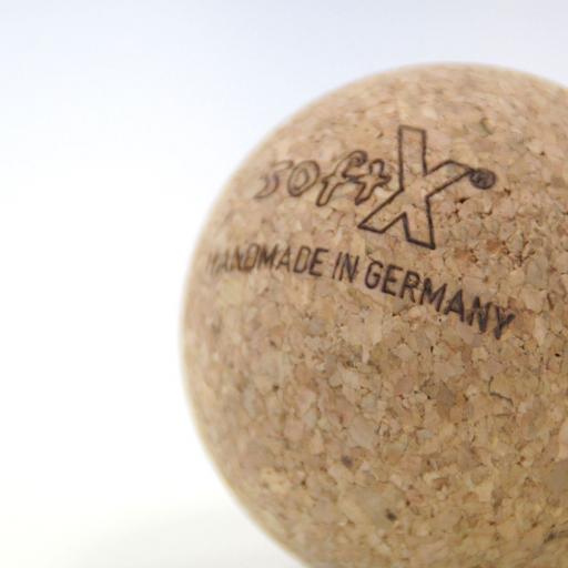 Der Korkball von Airex eignet sich ideal um Verspannungen zu lösen.
