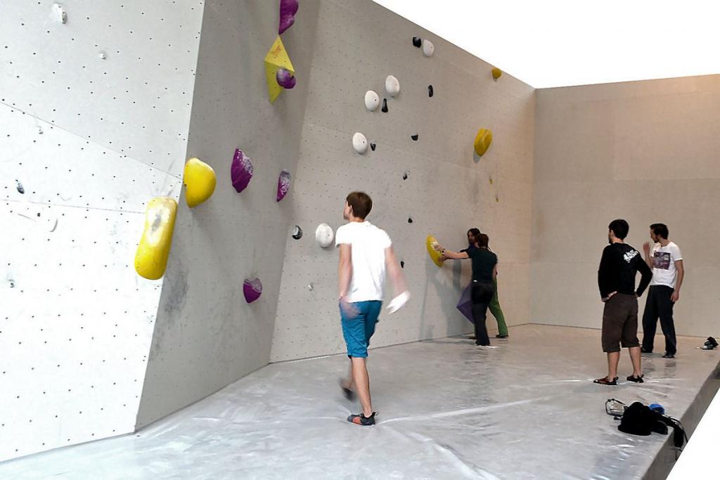 Fallschutzmatten und Bouldermatten nach Ihren Angaben - für Ihre Boulderhalle, Kletterhalle oder private Kletterwand.
