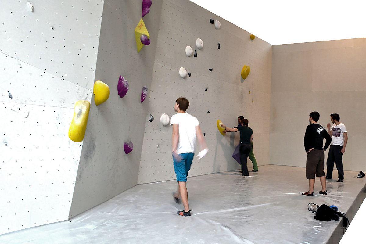 Fallschutzmatten und Bouldermatten nach Ihren Angaben - für Ihre Boulderhalle, Kletterhalle oder private Kletterwand.