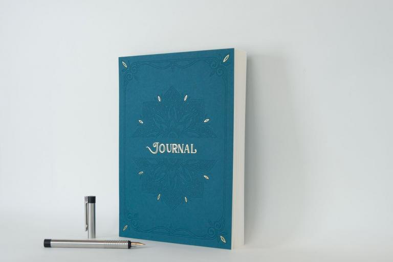 Das Journal wurde in Aachen designt und wird in Deutschland produziert.
