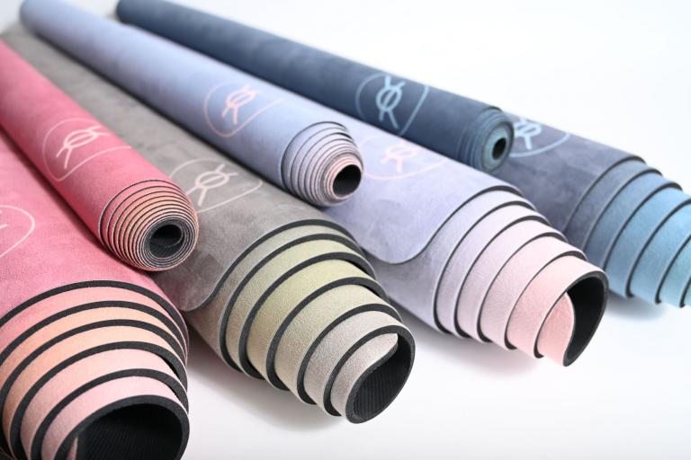 Besonders beliebt sind die Ombré Yogamatten aufgrund ihres Farbverlaufs.