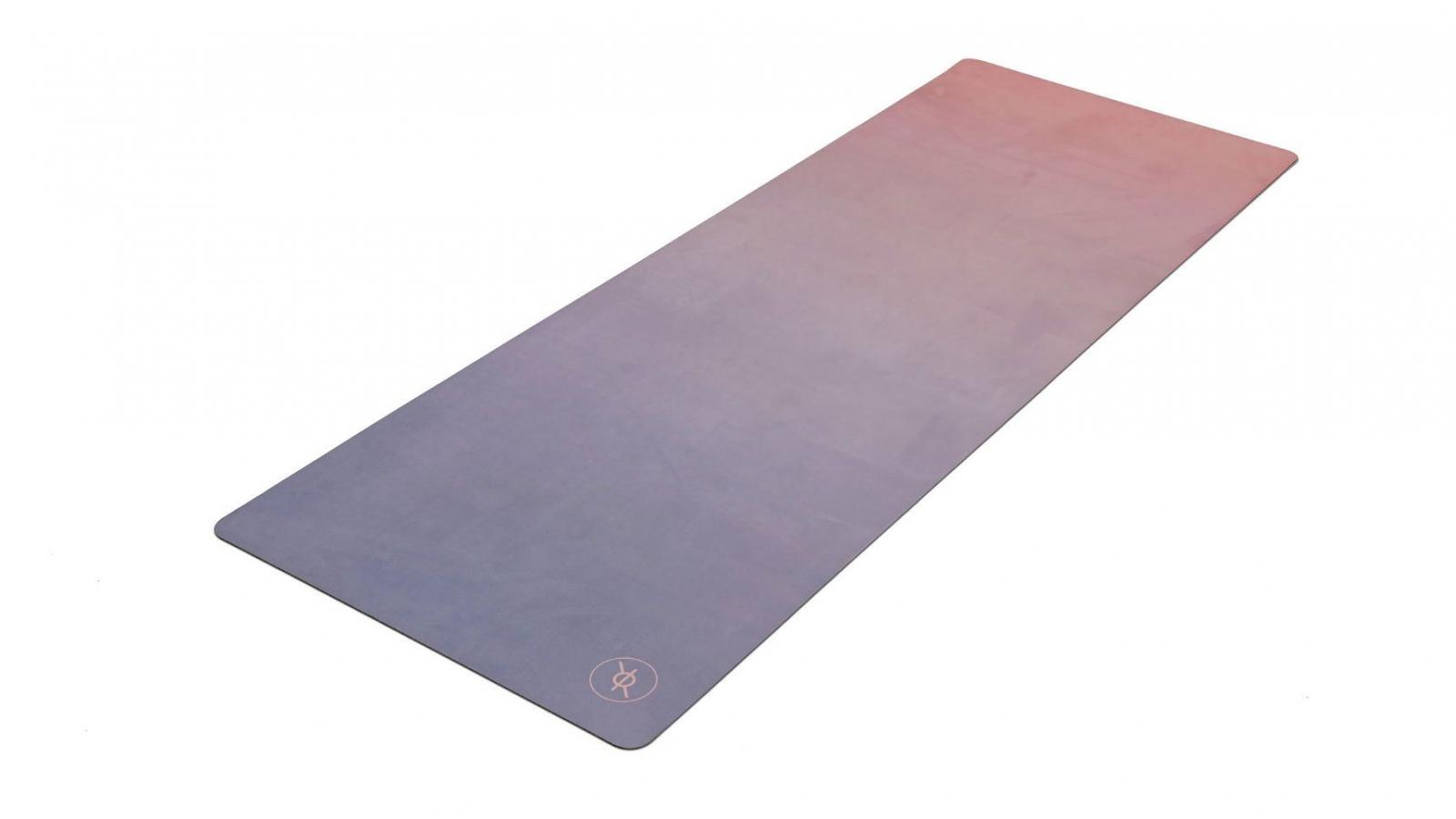 Eine Yogamatte in Premium - Qualität ist unsere Reckless Red Om Matte in der Farbe: Rose Quartz and Serenity.