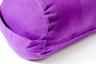 Yogabolster in lila mit Tragegriff.